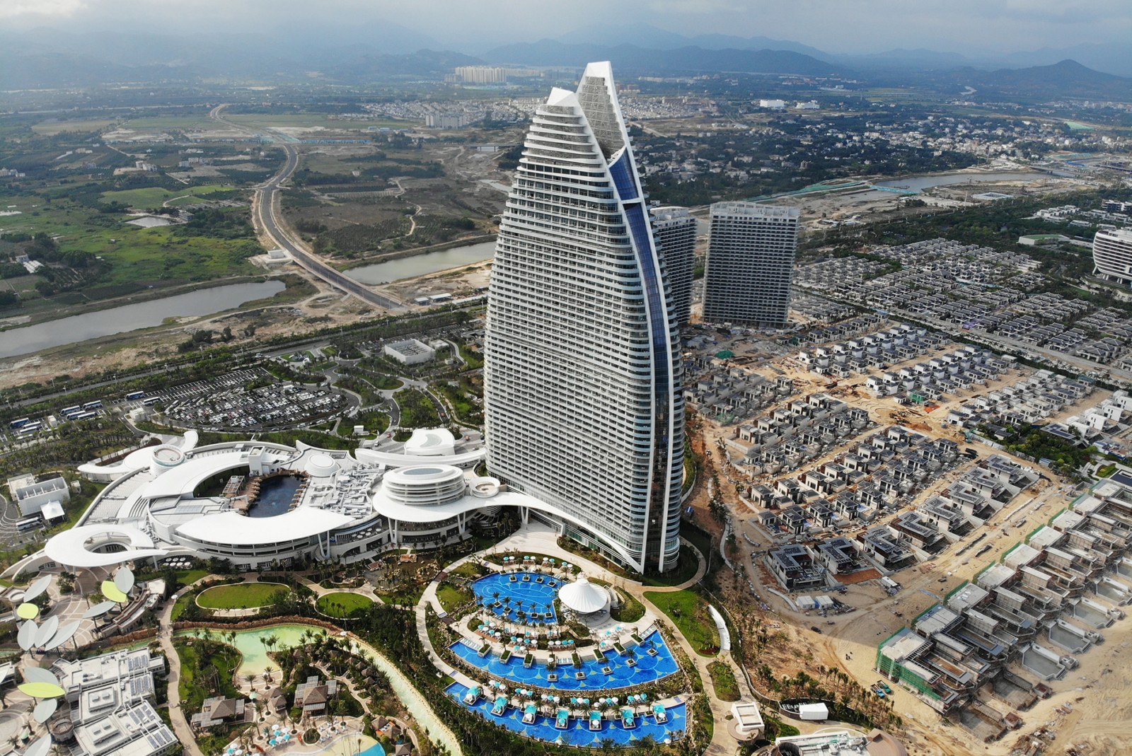 Atlantis-Sanya-Balcony-Aerial-Overall-1900-1600x1069