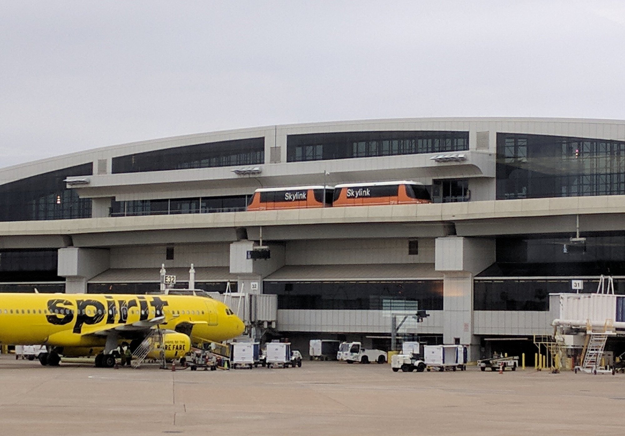 Skylink_at_Terminal_E-1
