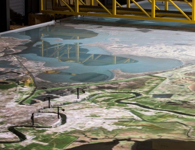 Small-Scale-Physical-Model-