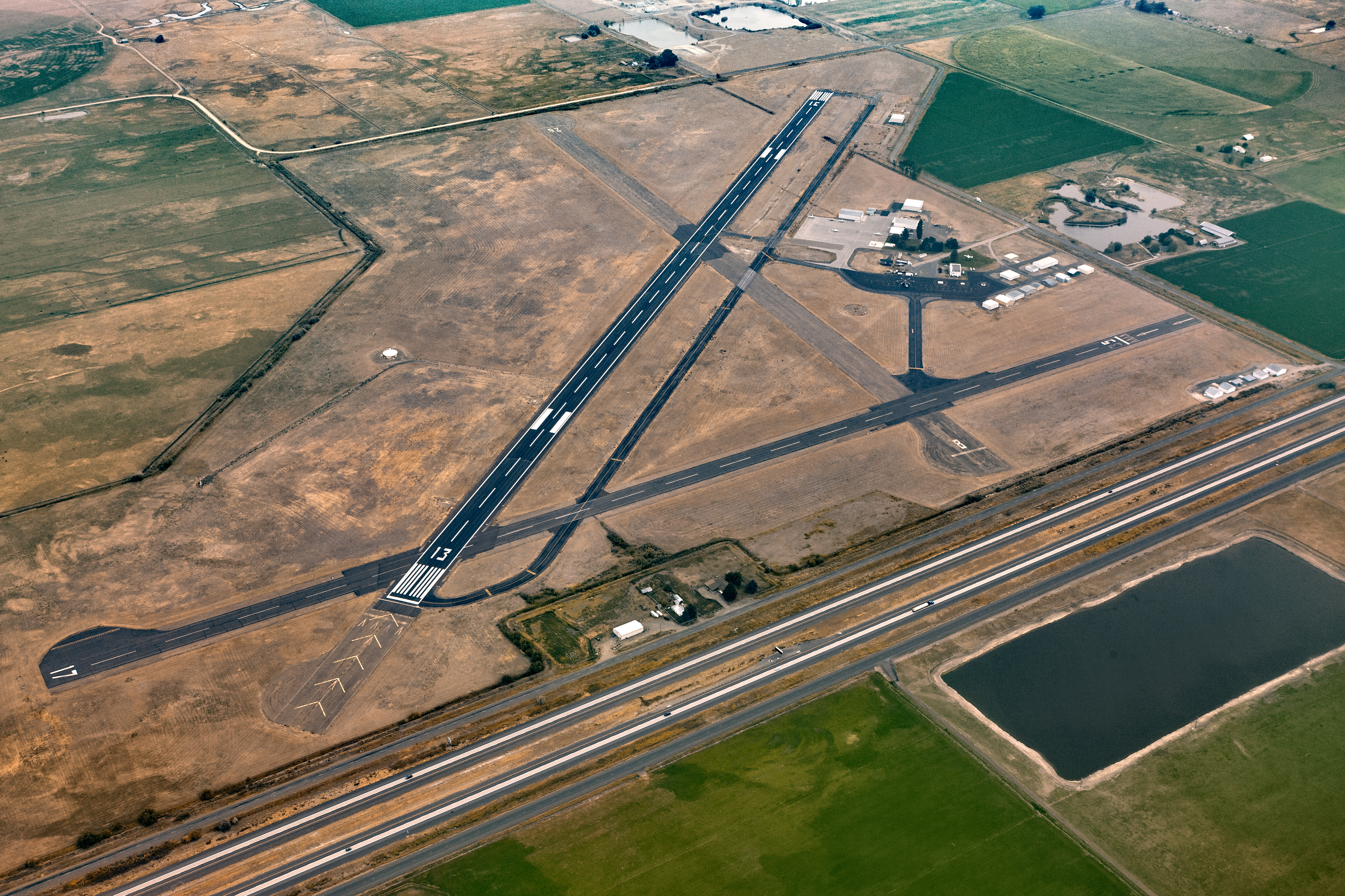 baker city airport 